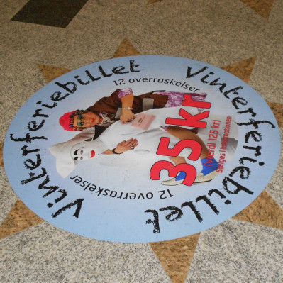 Skridsikre gulvklistermærker med logo