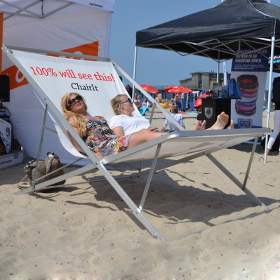 Gigantisk strandstol med logo tryk