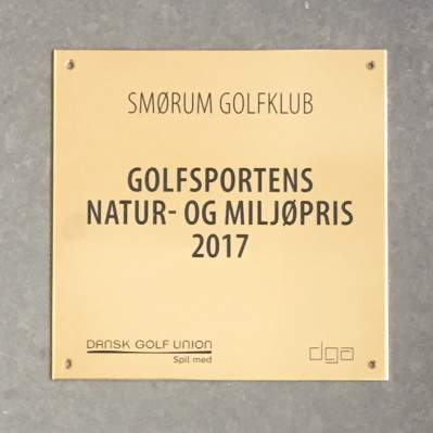 Graverede messingskilte