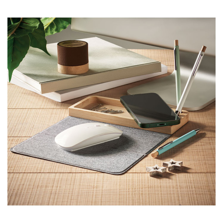 Trådløs oplader og skrivebordsarrangør i bambus med tryk og logo