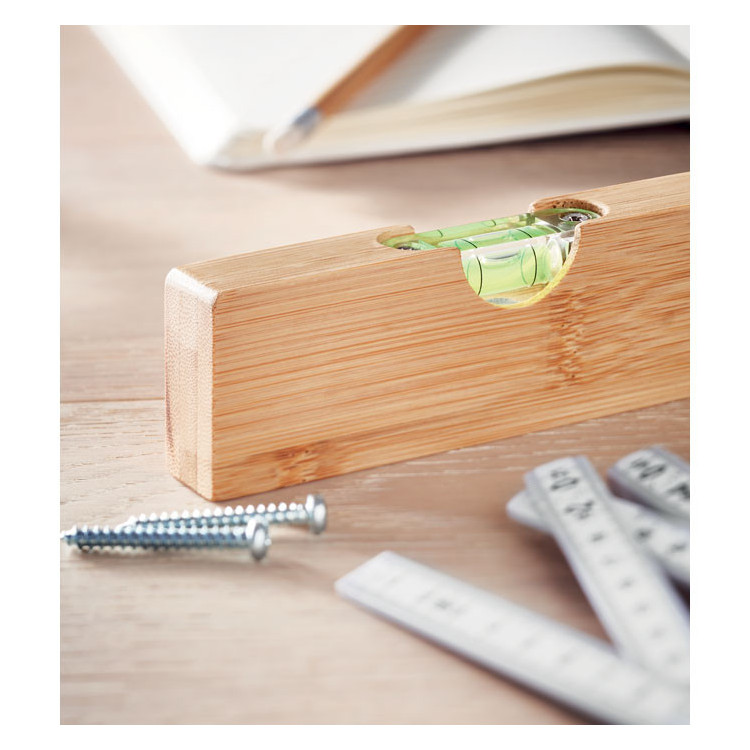 Vaterpas i bambus med flaskeåbner med logo og tryk