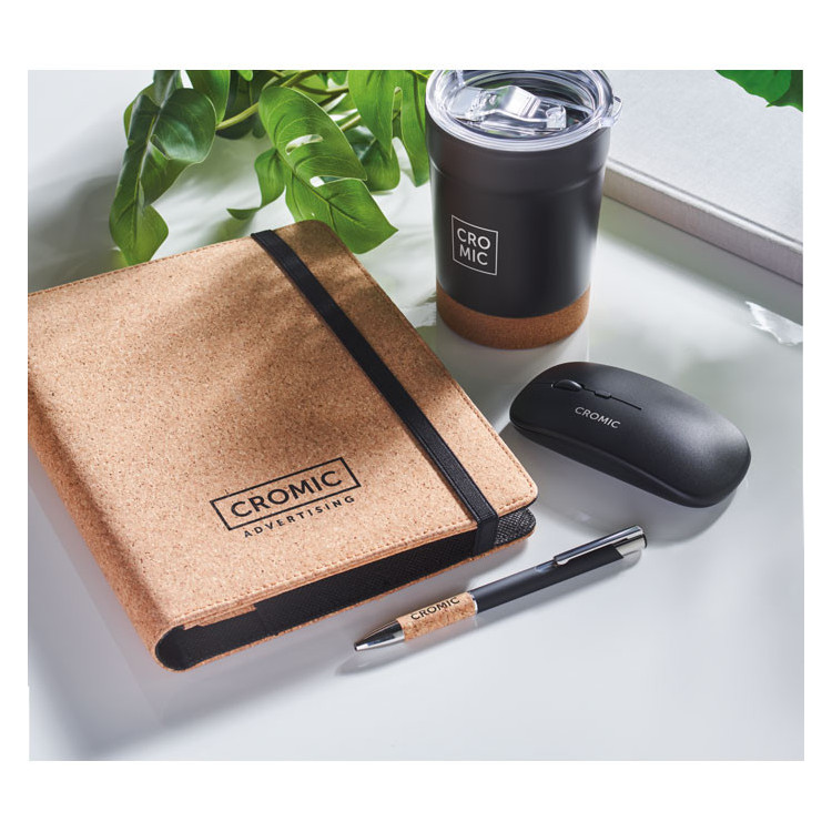 Genopfyldelig A5-notesbog i kork med pen og lomme med logo og tryk