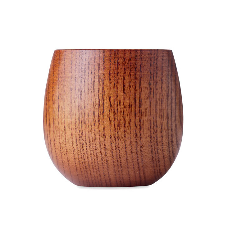 Krus i egetræ set forfra