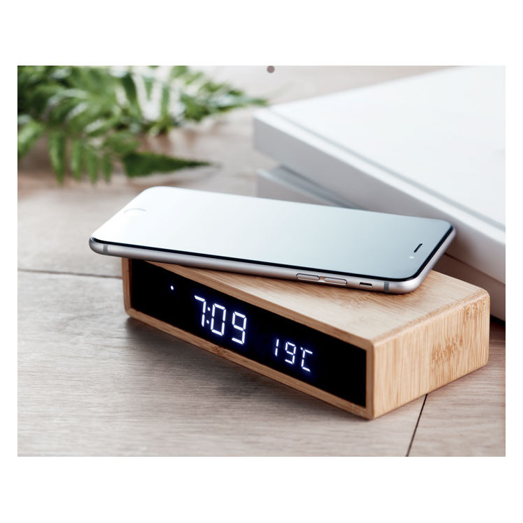 Bordur i bambus med trådløs opladning og logo og tryk